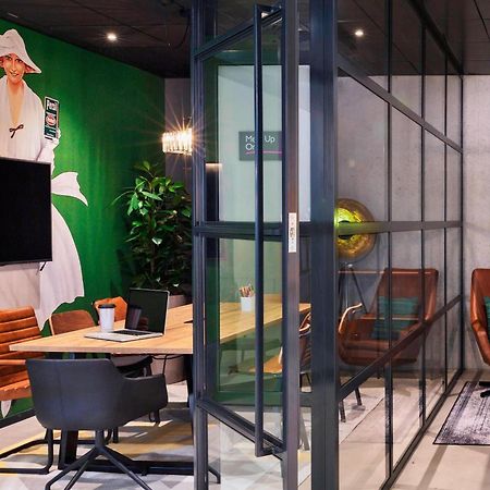 Moxy Duesseldorf South Hotel Екстериор снимка
