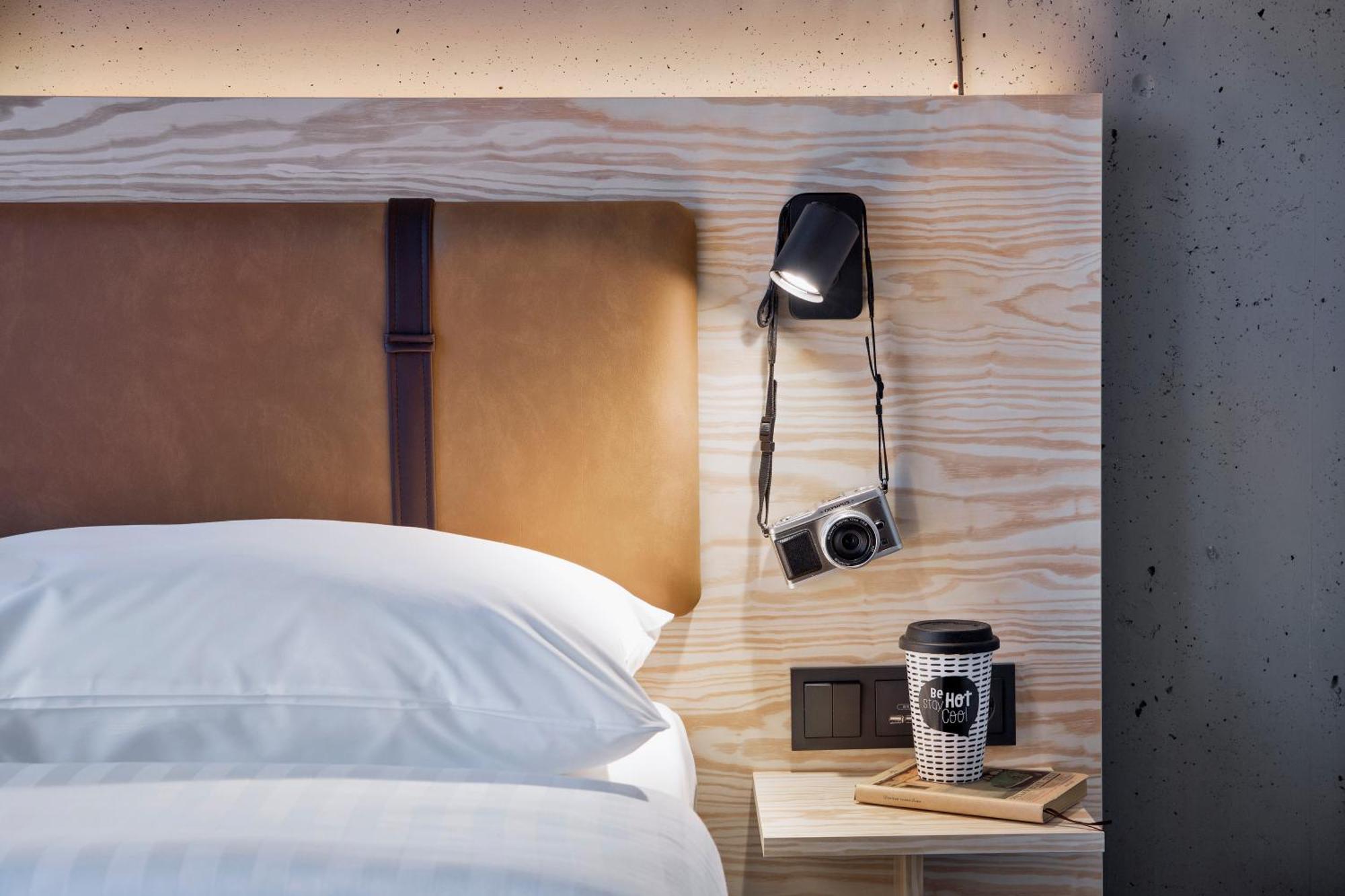 Moxy Duesseldorf South Hotel Екстериор снимка