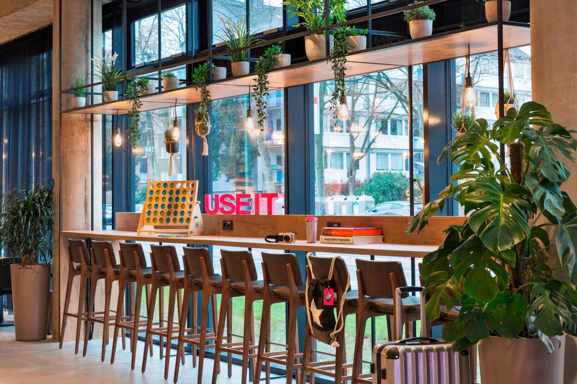 Moxy Duesseldorf South Hotel Екстериор снимка