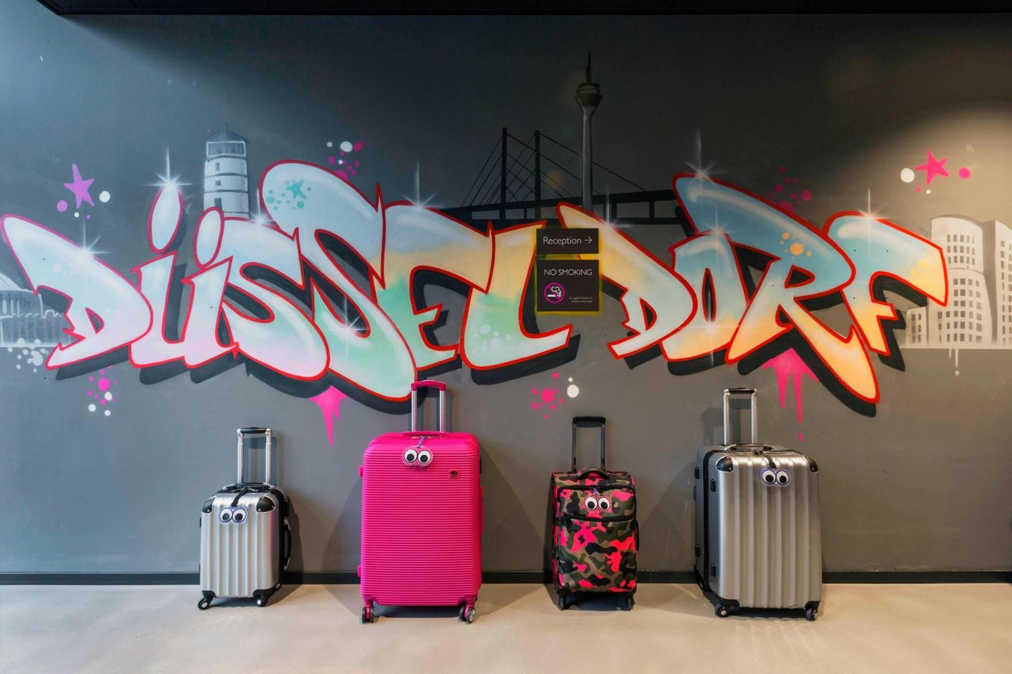 Moxy Duesseldorf South Hotel Екстериор снимка