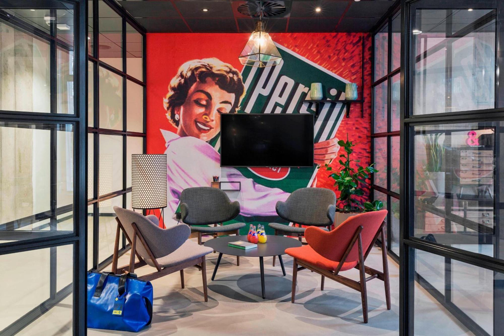 Moxy Duesseldorf South Hotel Екстериор снимка
