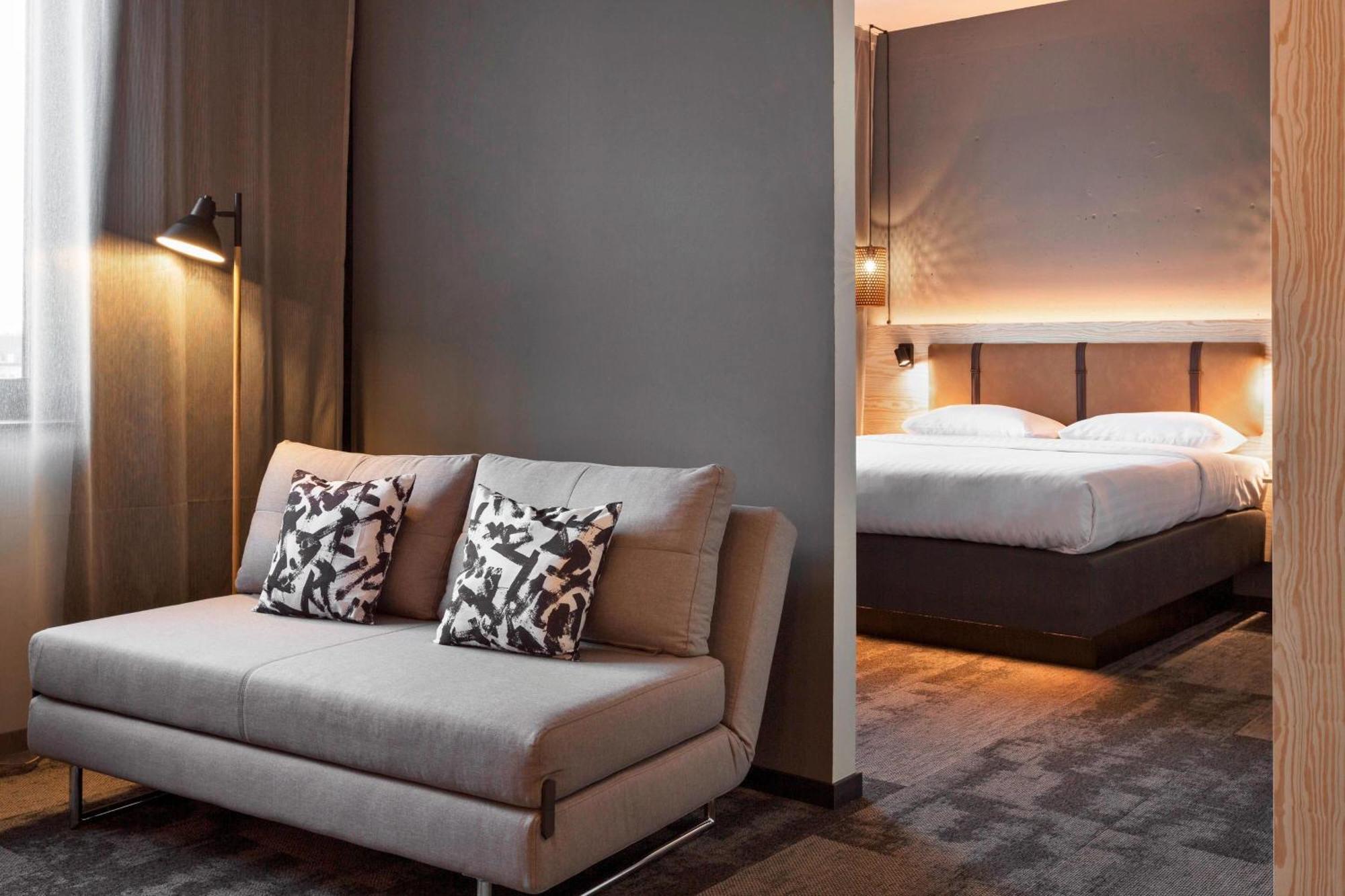 Moxy Duesseldorf South Hotel Екстериор снимка
