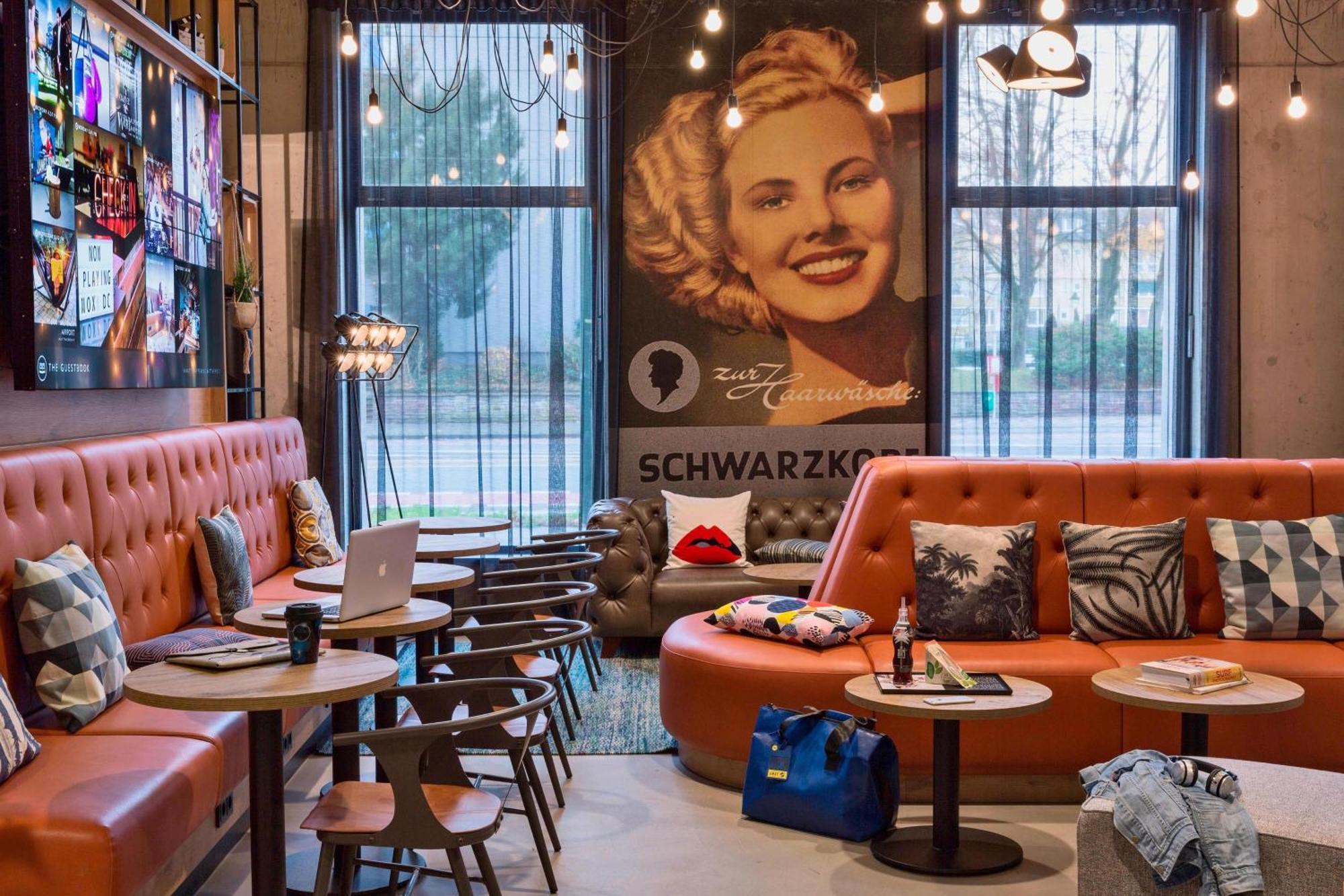 Moxy Duesseldorf South Hotel Екстериор снимка