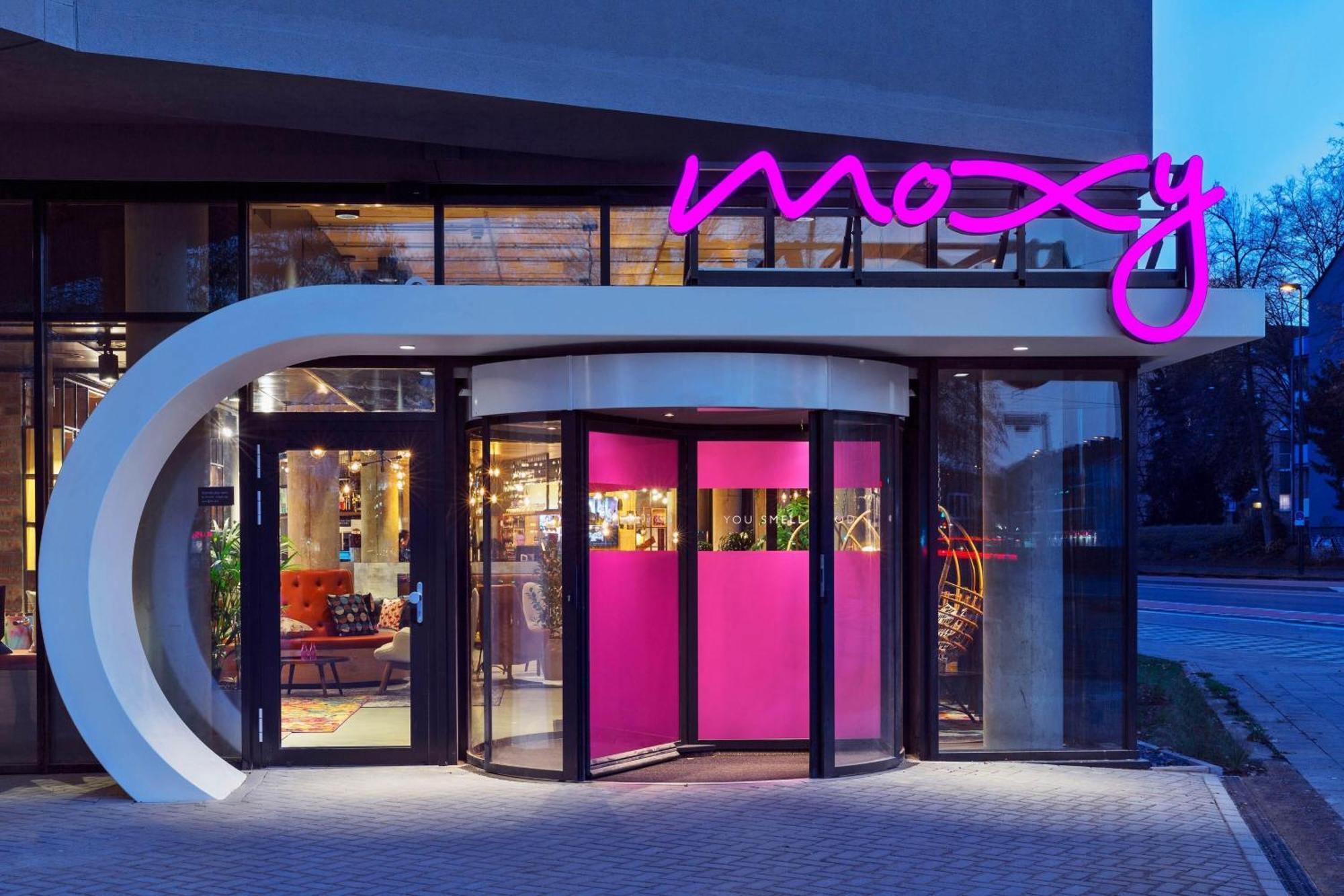 Moxy Duesseldorf South Hotel Екстериор снимка