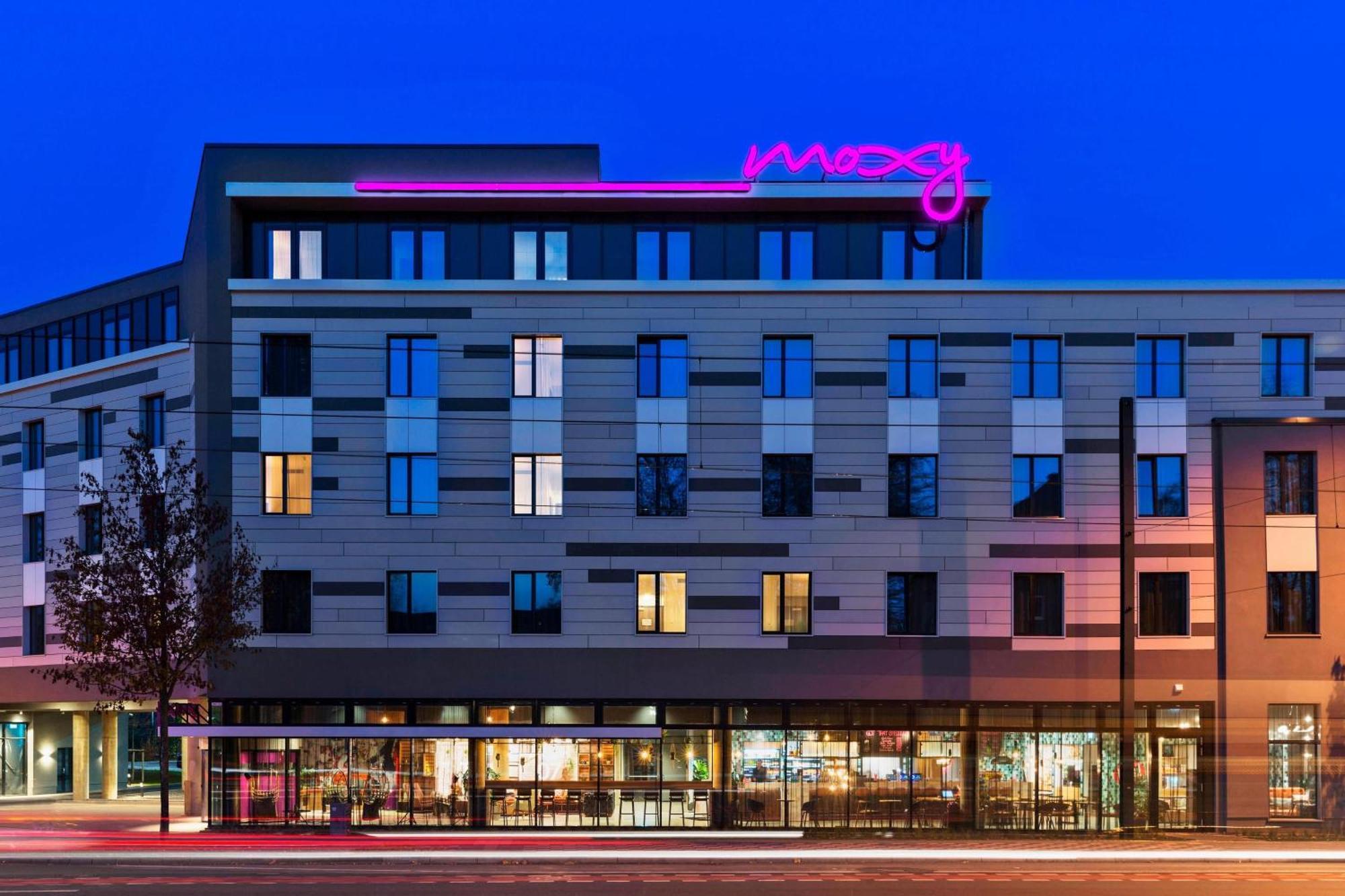 Moxy Duesseldorf South Hotel Екстериор снимка