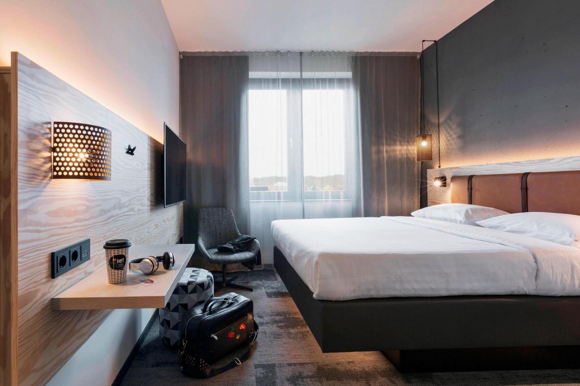 Moxy Duesseldorf South Hotel Екстериор снимка