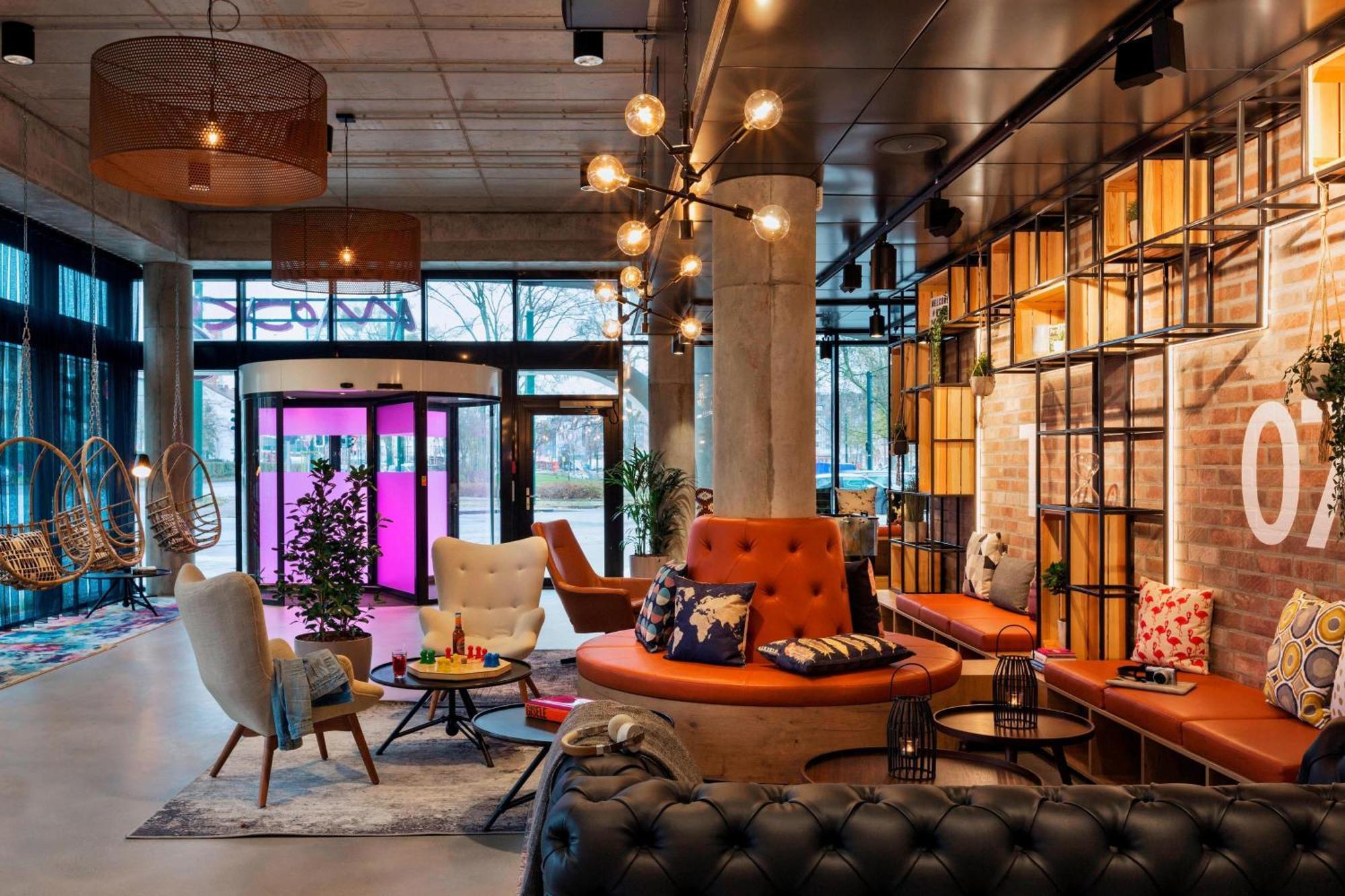 Moxy Duesseldorf South Hotel Екстериор снимка