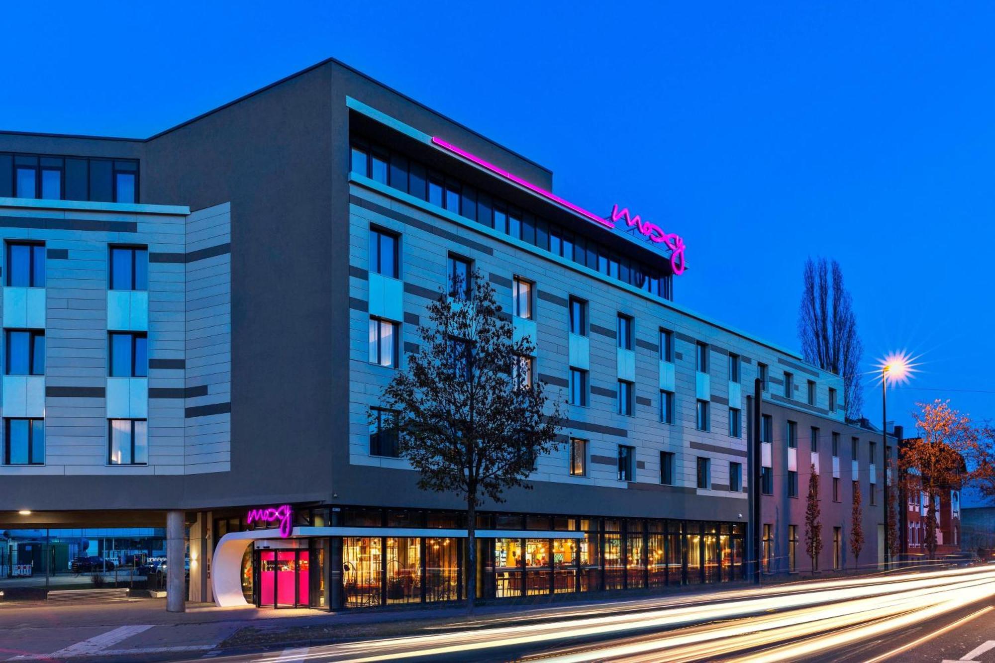 Moxy Duesseldorf South Hotel Екстериор снимка